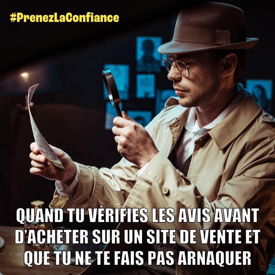 Mème représentant une personne habillée comme un détective, examinant un document avec une loupe dans un environnement sombre, accompagné du texte : 'Quand tu vérifies les avis avant d'acheter sur un site de vente et que tu ne te fais pas arnaquer'. Hashtag : #PrenezLaConfiance.